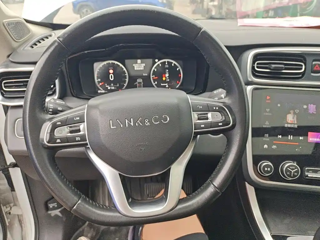 Lynk & Co 01 — миниатюра 11