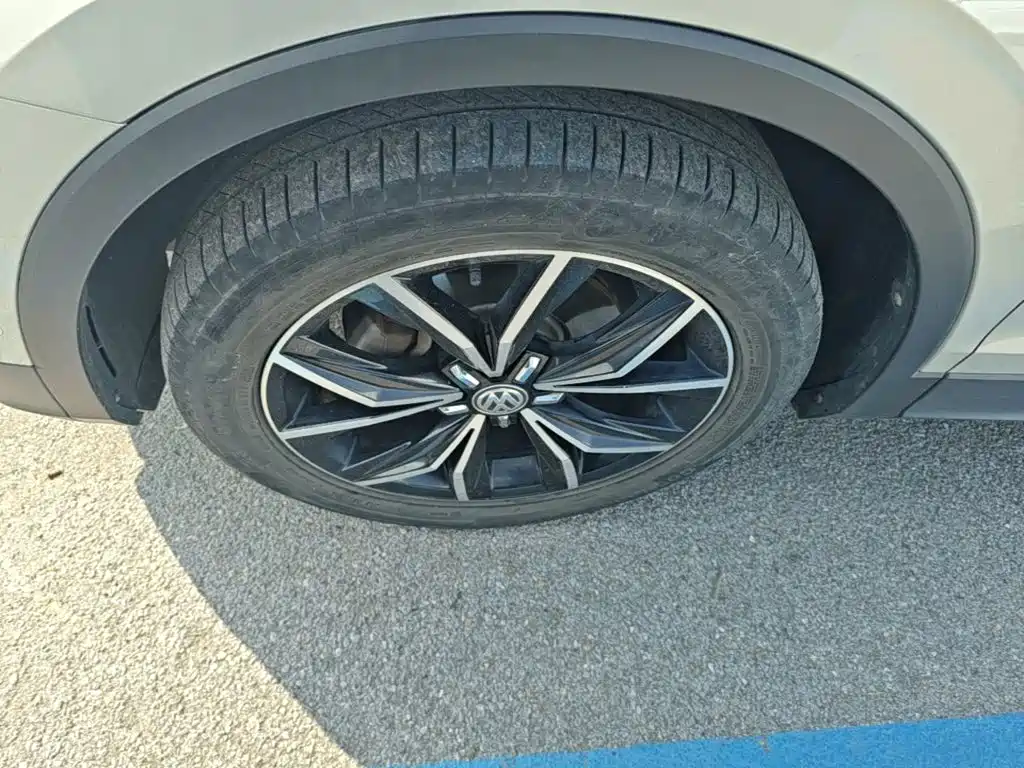 Volkswagen Tiguan L — миниатюра 23