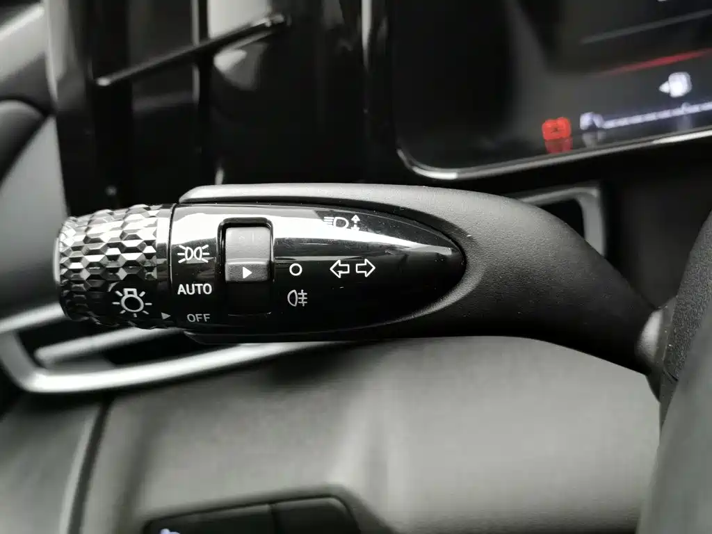 Hyundai Elantra — миниатюра 21