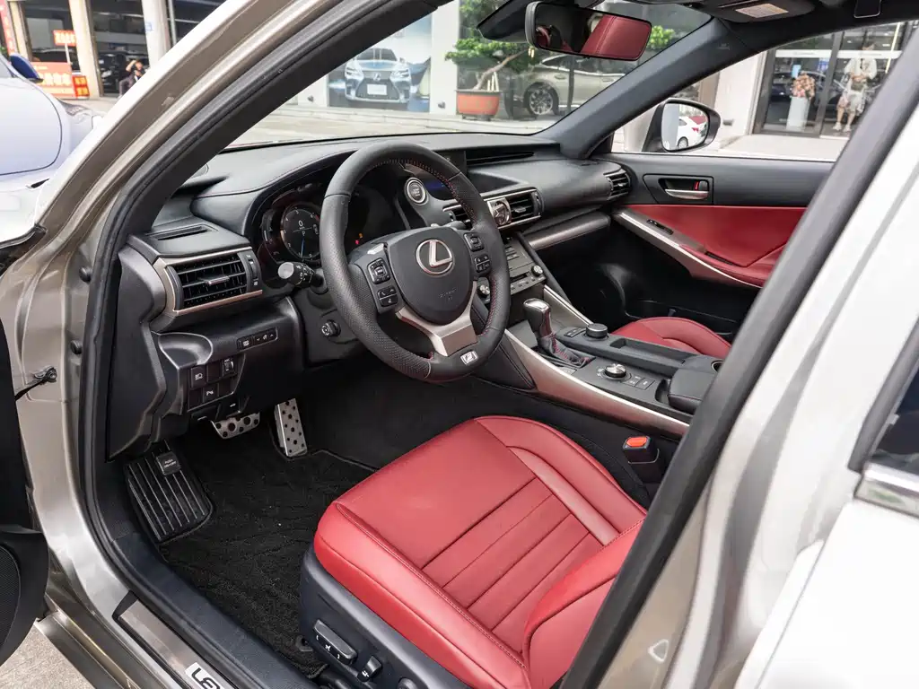 Lexus IS — миниатюра 9