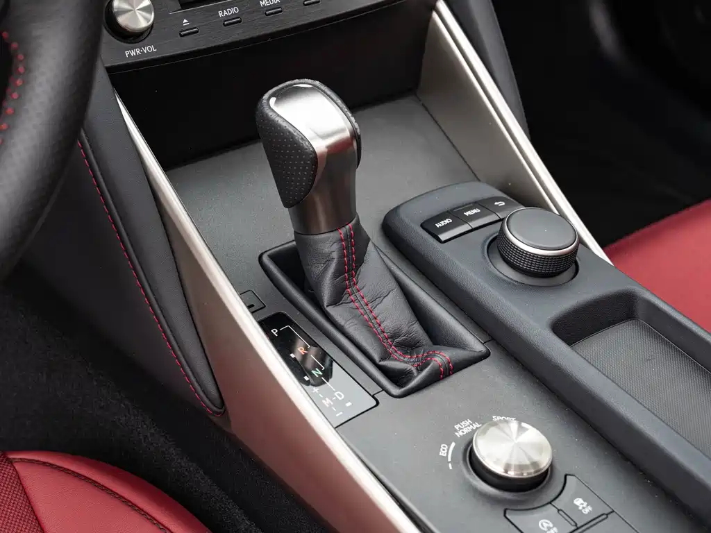 Lexus IS — миниатюра 15