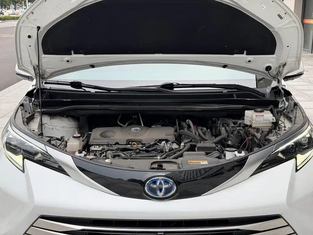 Toyota Sienna — миниатюра 14