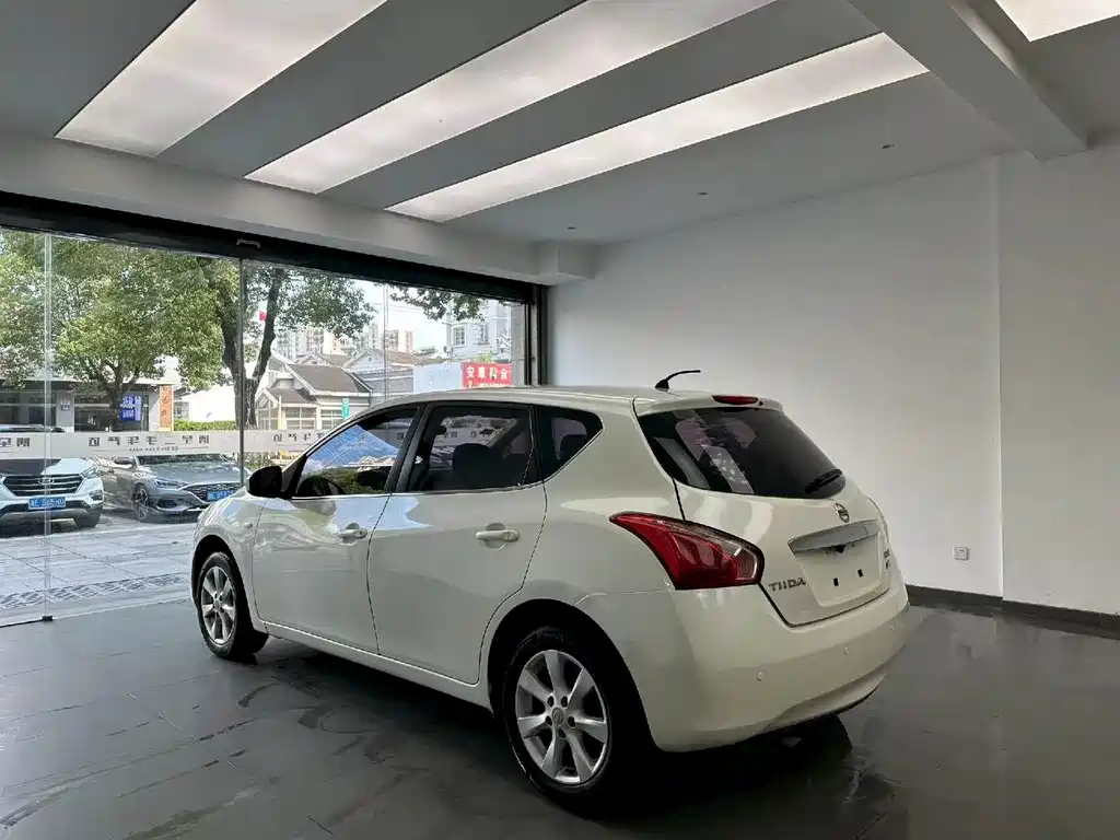 Nissan Tiida — миниатюра 7