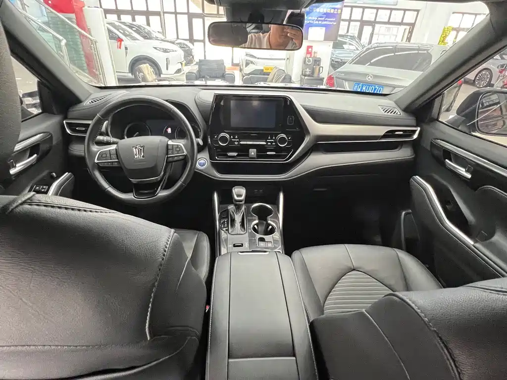 Toyota Crown Kluger — миниатюра 6