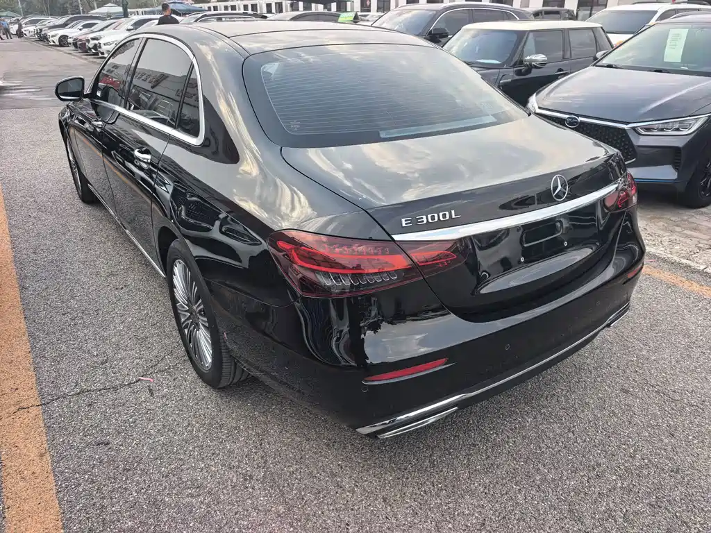 Mercedes-Benz E-Class — миниатюра 4