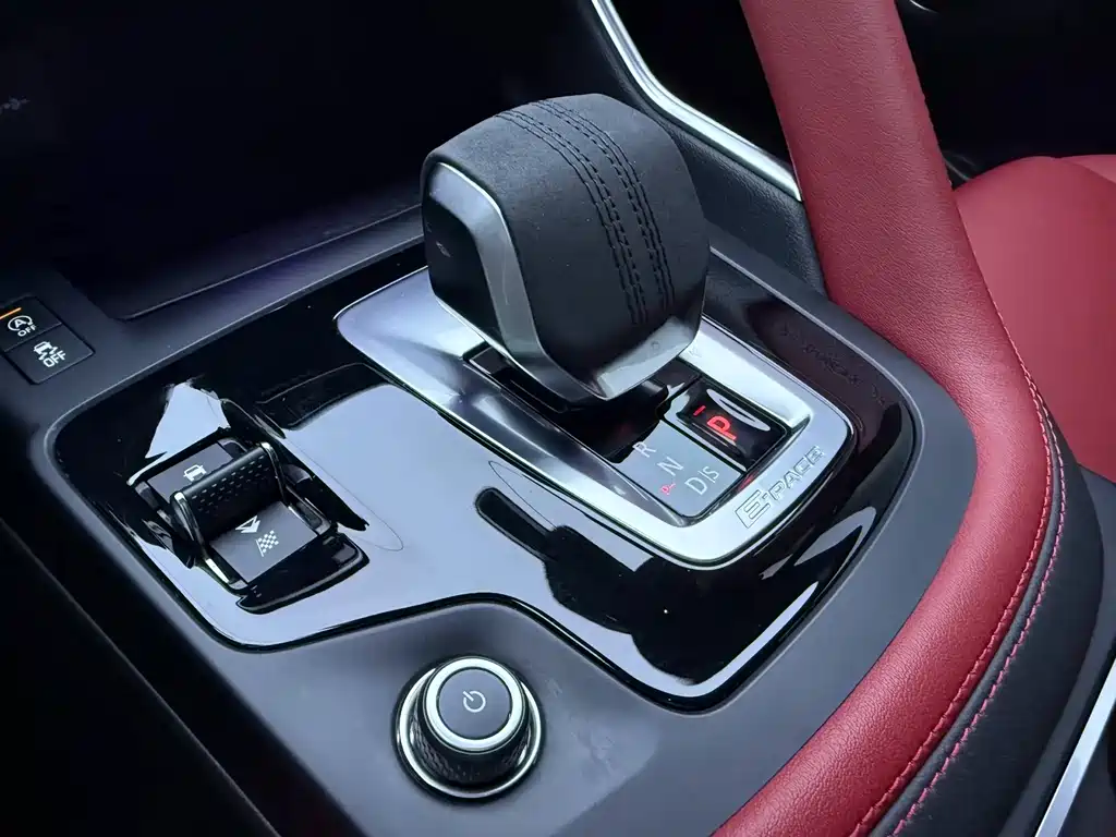 Jaguar E-PACE — миниатюра 10