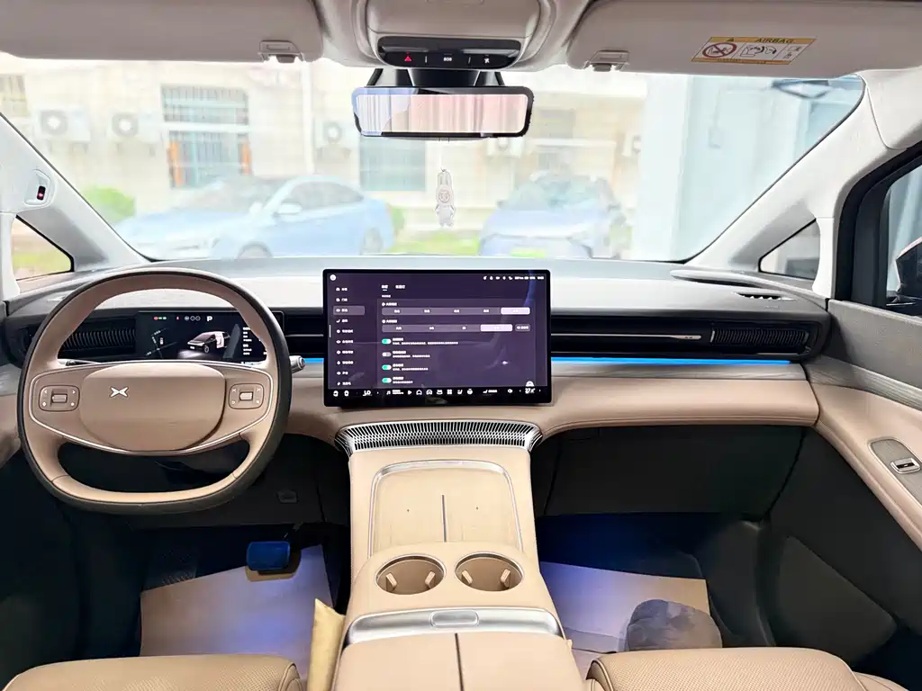 XPeng X9 — миниатюра 6