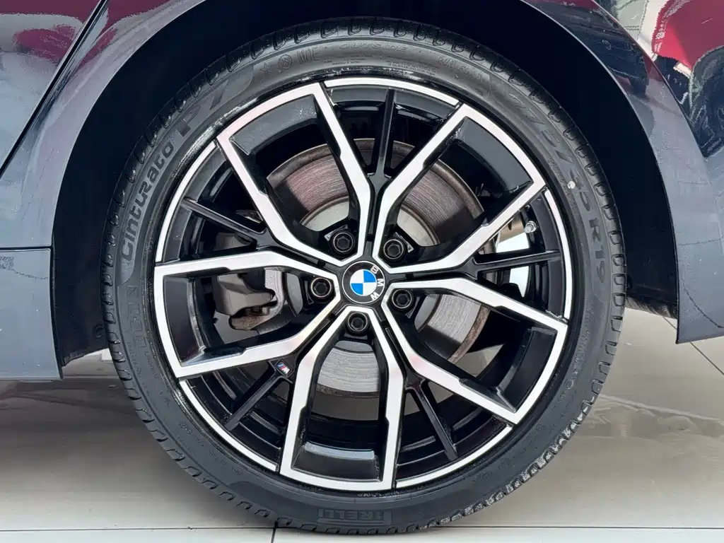 BMW 5 Series — миниатюра 6