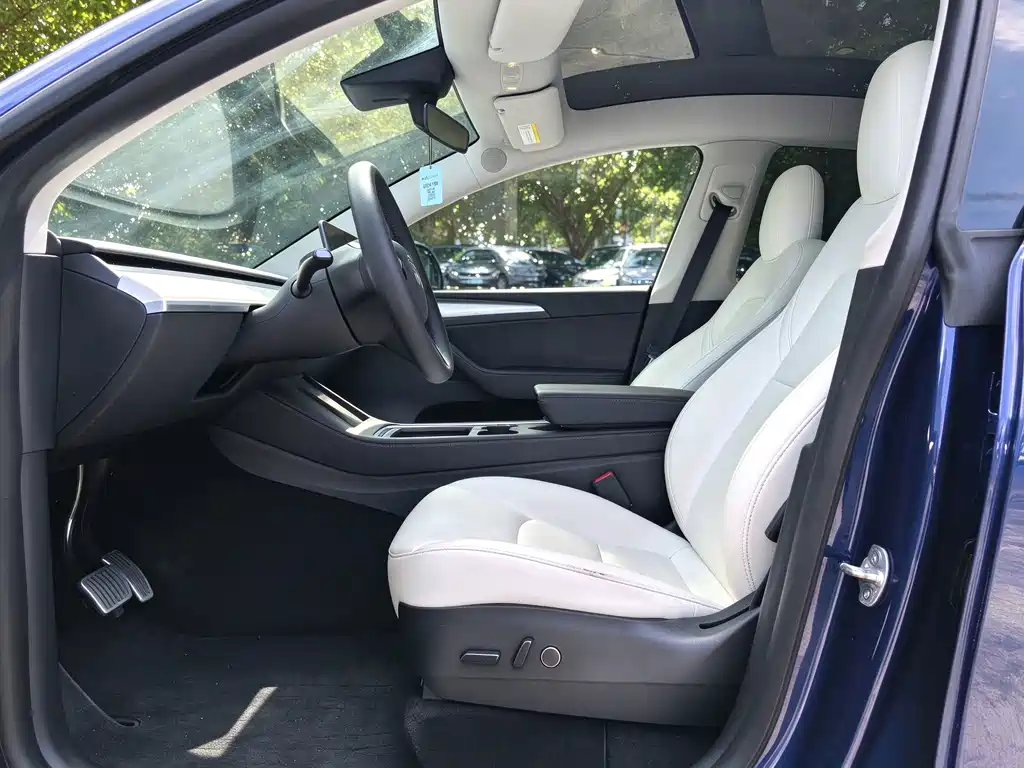 Tesla Model Y — миниатюра 4