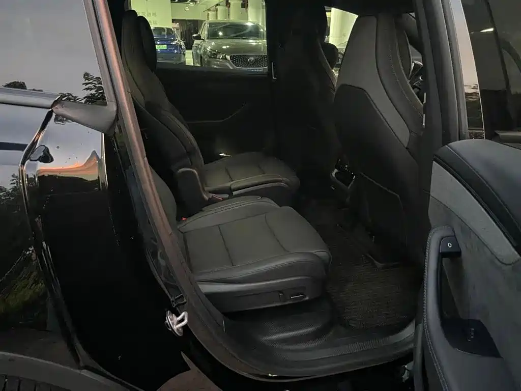 Tesla Model Y L — миниатюра 15