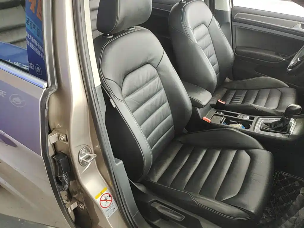 Volkswagen Golf — миниатюра 25
