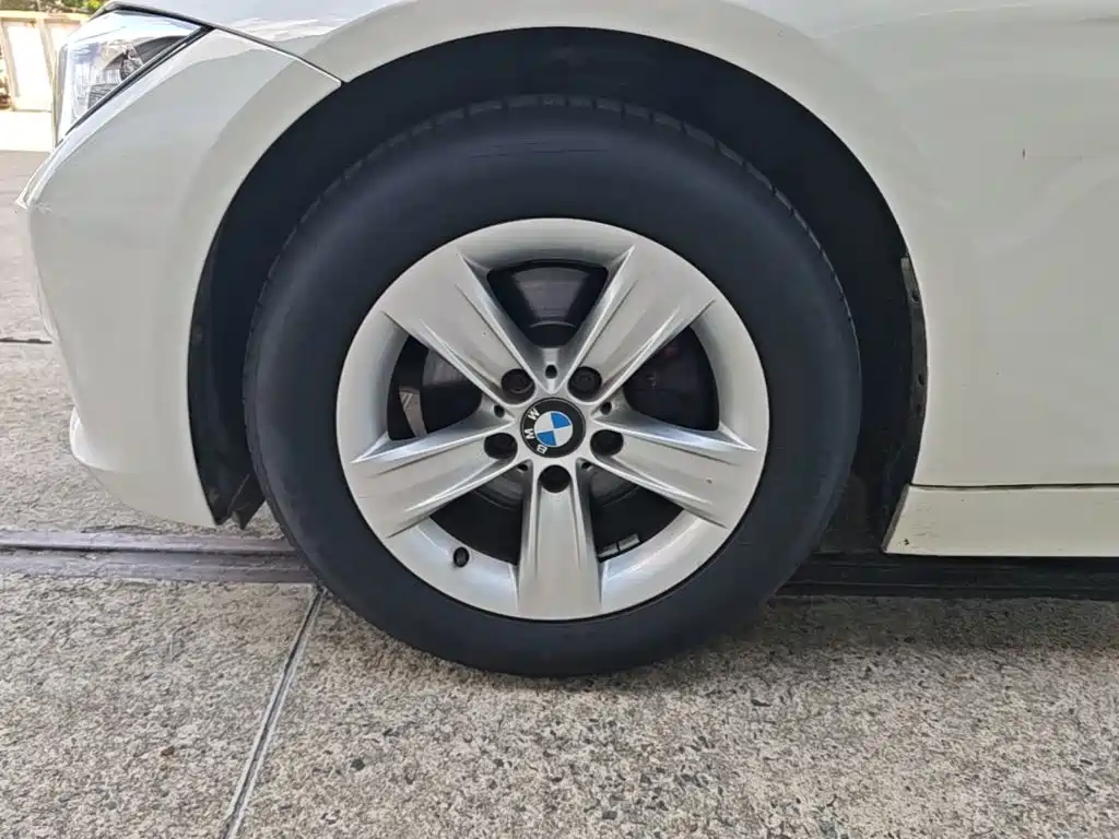 BMW 3 Series — миниатюра 23