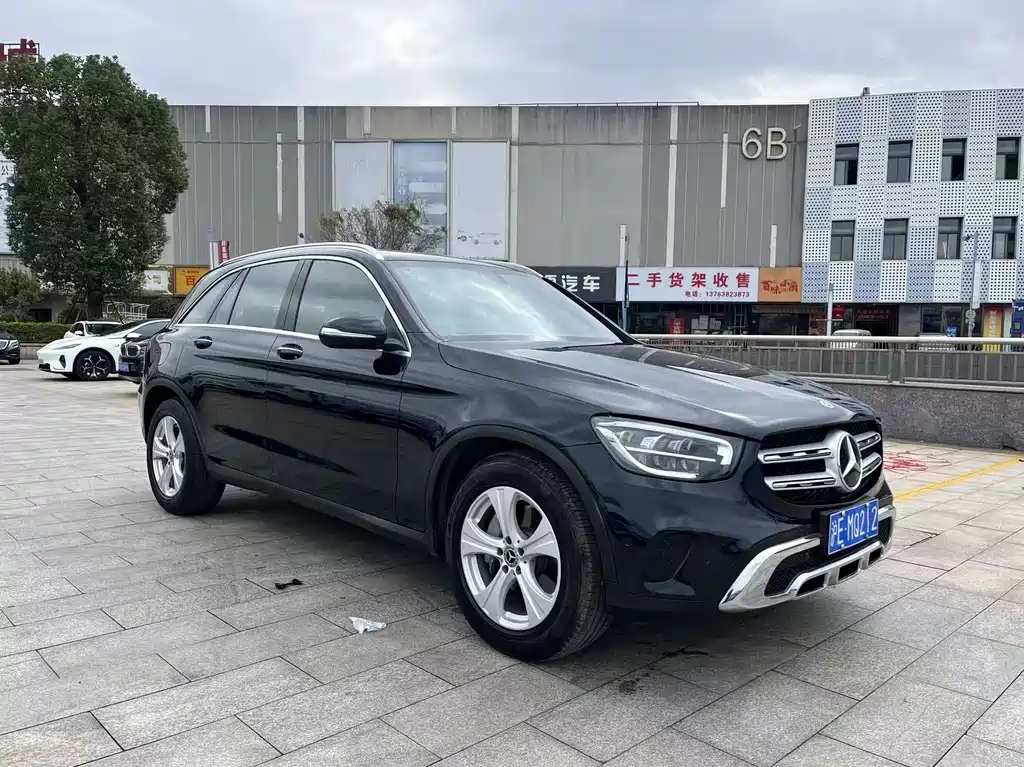 MERCEDES-BENZ GLC