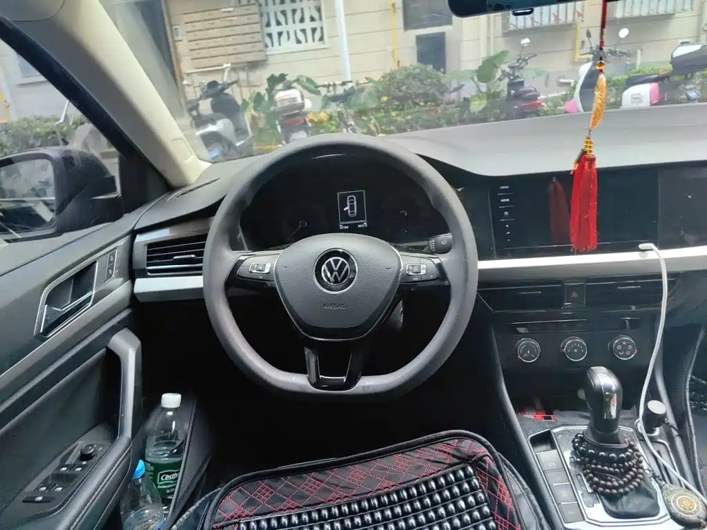 Volkswagen Lavida — миниатюра 3