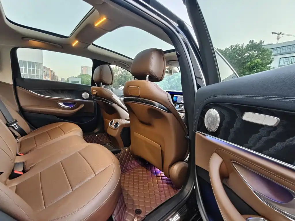Mercedes-Benz E-Class — миниатюра 7