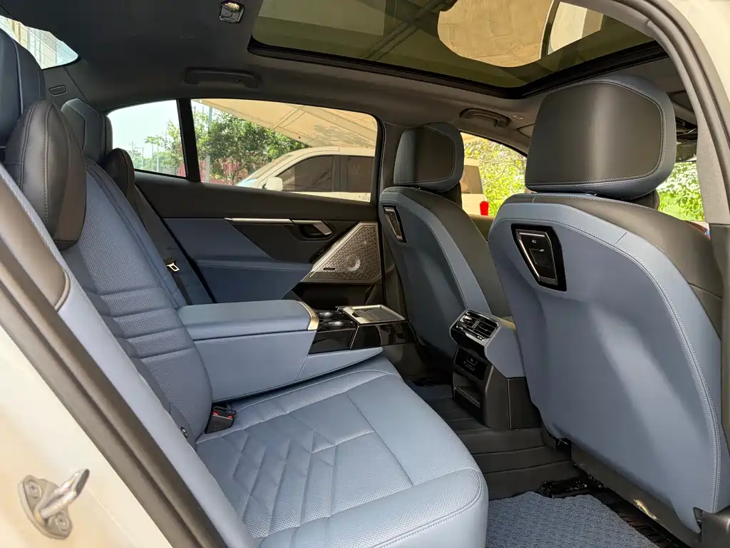 BMW i5 — миниатюра 11