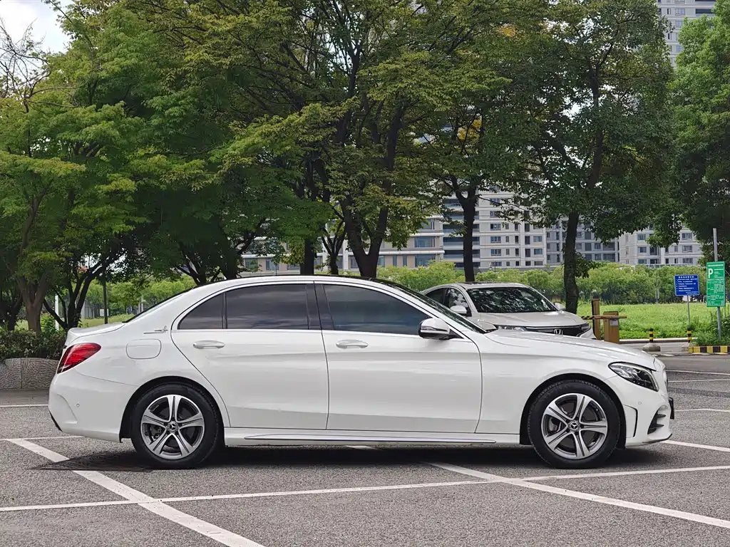 Mercedes-Benz C-Class — миниатюра 8