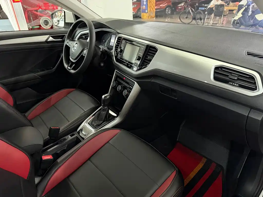 Volkswagen T-Roc — миниатюра 7