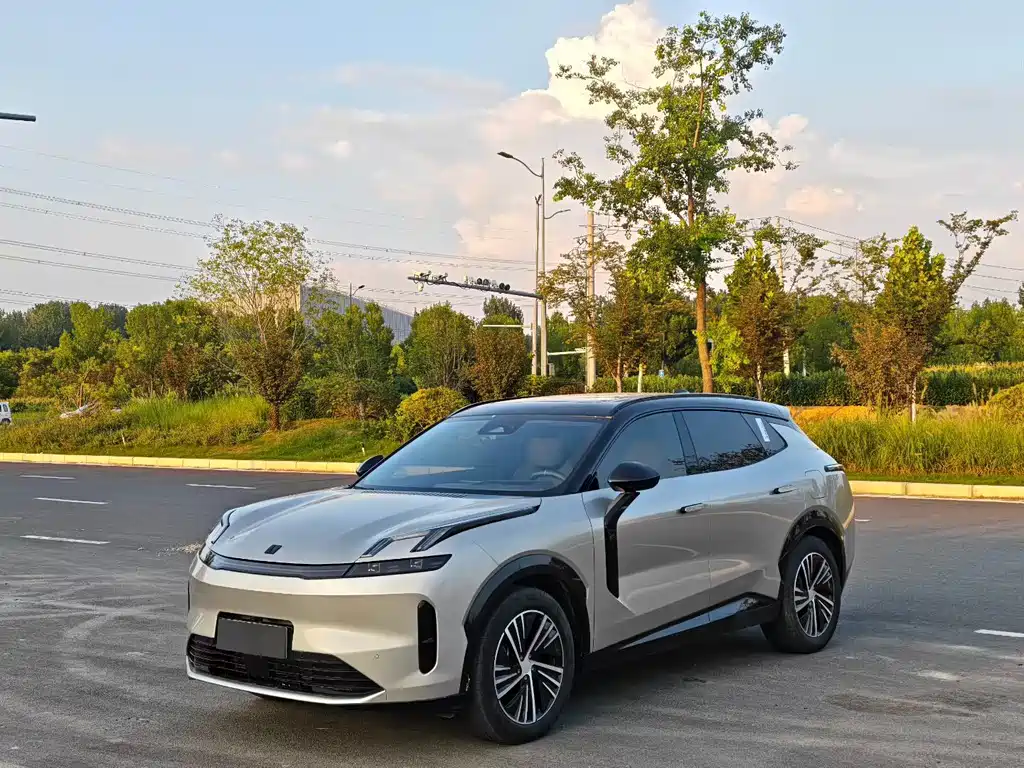 Lynk & Co 08 EM-P