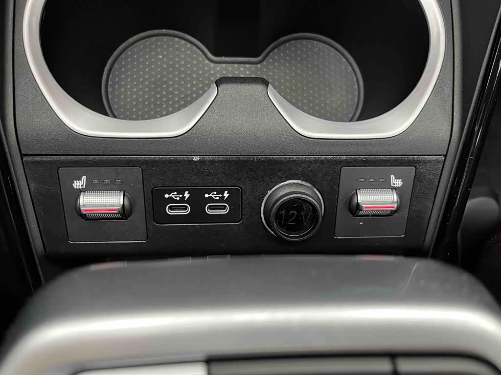 BMW X1 1.5 л 2023 г. Белый, пробег 15700 км