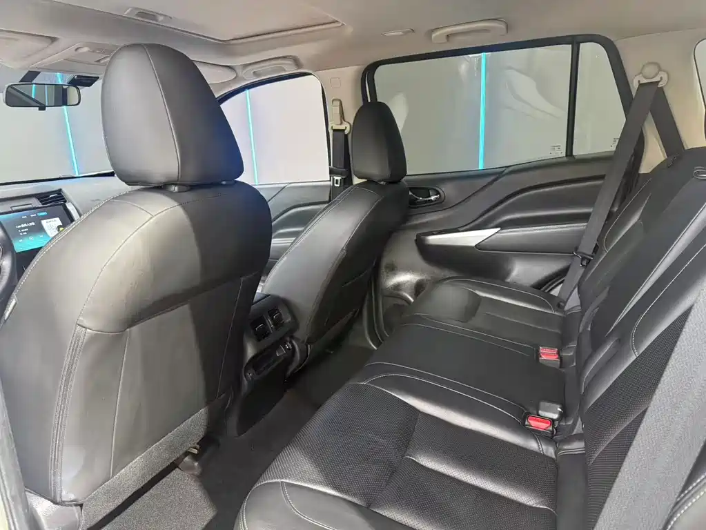 Nissan Terra — миниатюра 10