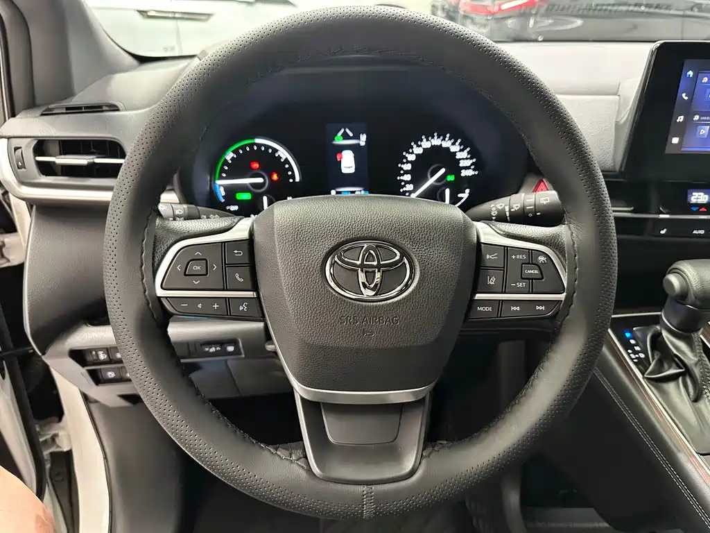 Toyota Granvia — миниатюра 6