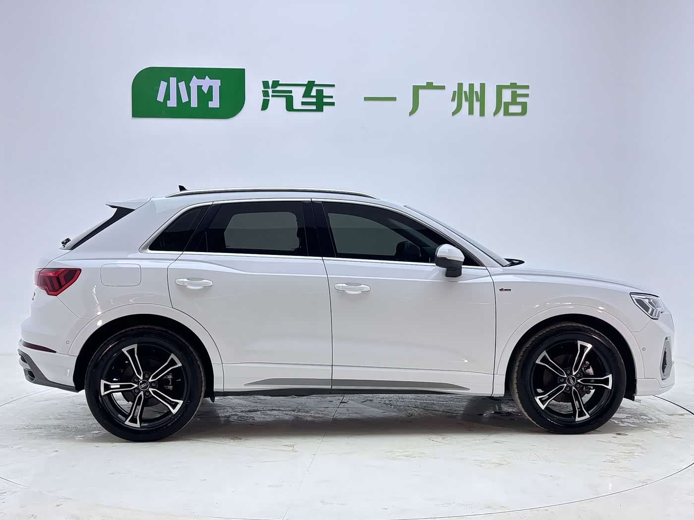 Audi Q3 1.4 л 2023 г. Белый, пробег 49800 км