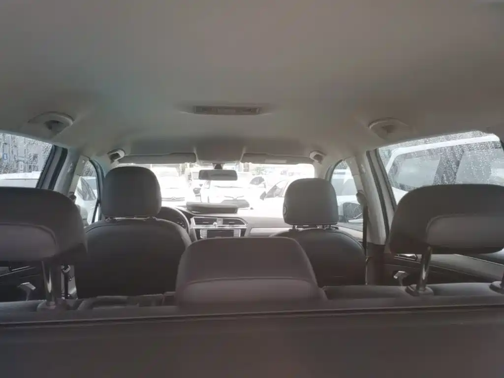 Volkswagen Tiguan L — миниатюра 18