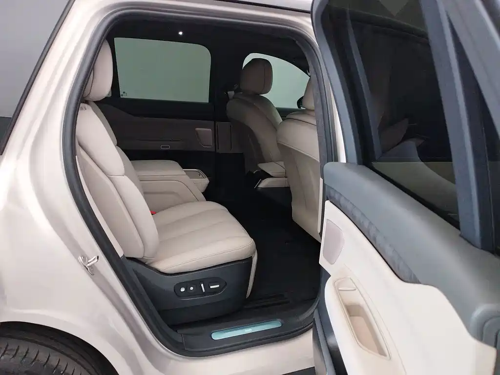 NIO ES8 — миниатюра 14