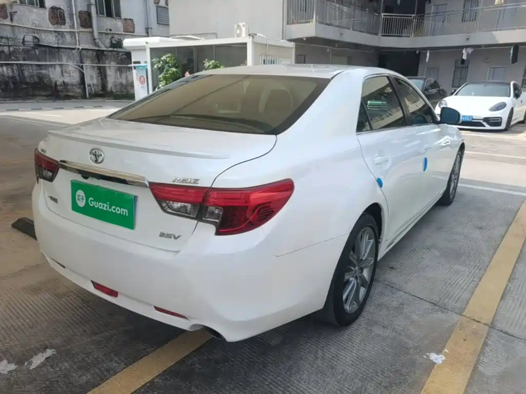 Toyota Reiz — миниатюра 7