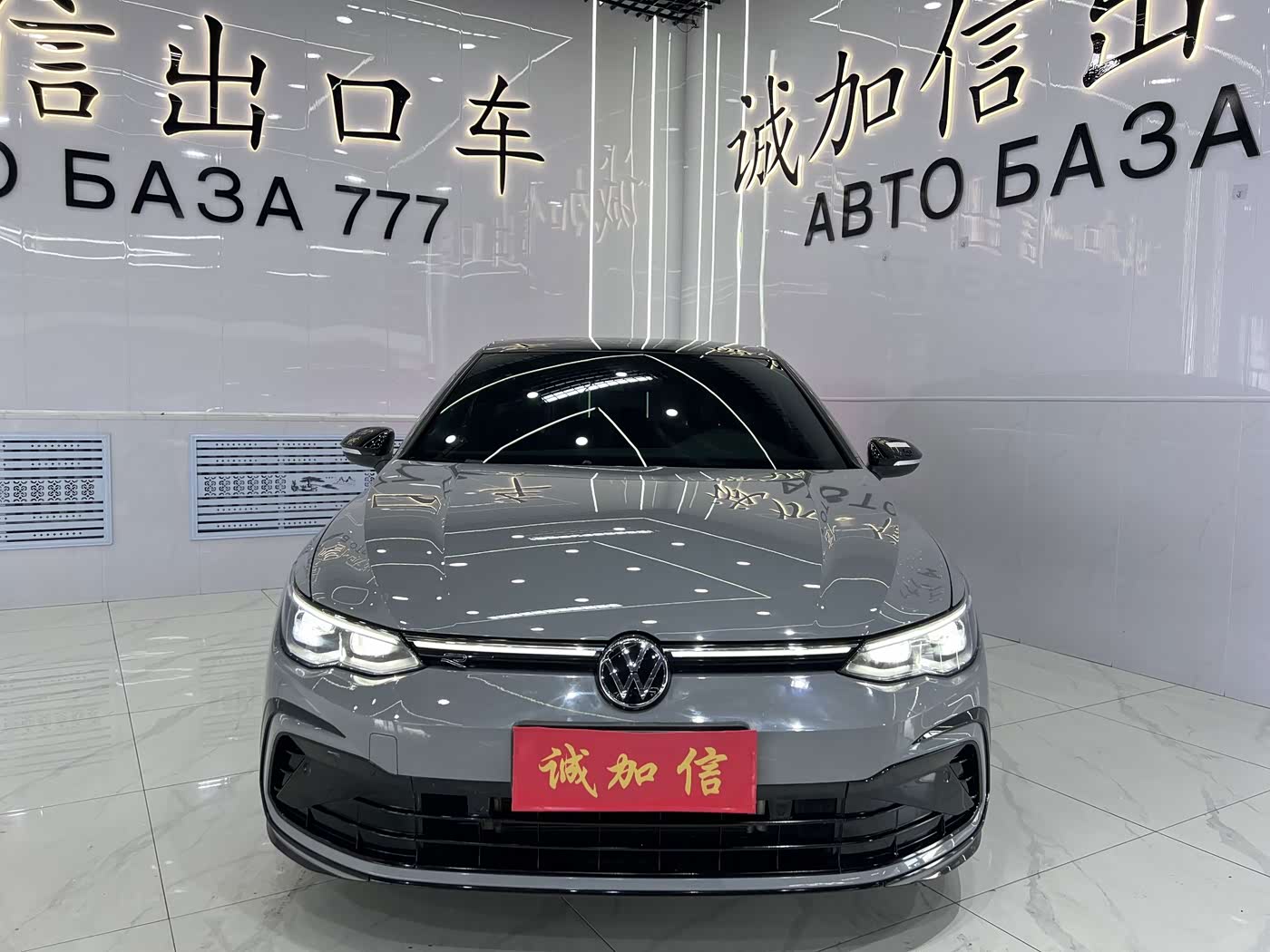 Volkswagen Golf 1.4 л 2023 г. Серебристо-серый, пробег 24000 км