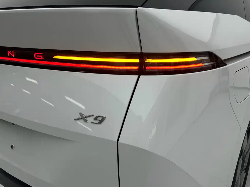 XPeng X9 — миниатюра 7