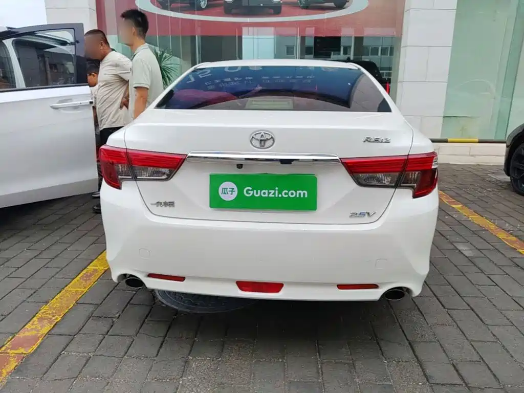 Toyota Reiz — миниатюра 6
