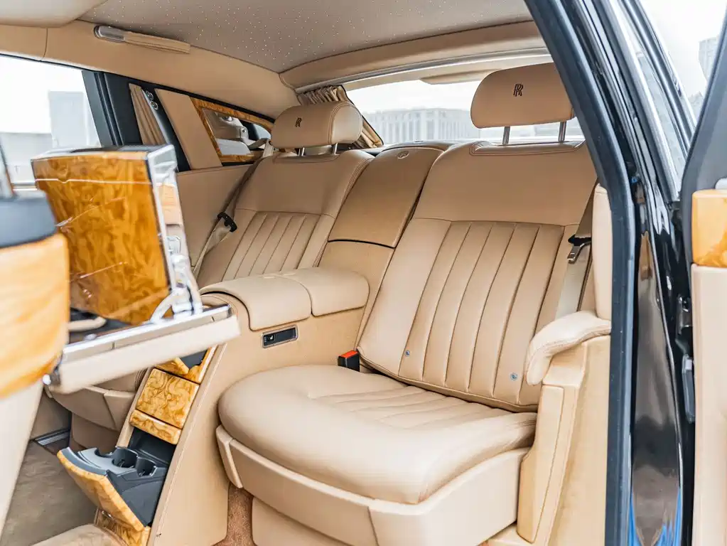 Rolls-Royce Phantom — миниатюра 14