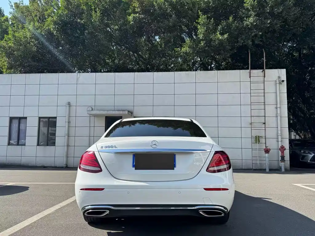 MERCEDES-BENZ E CLASS