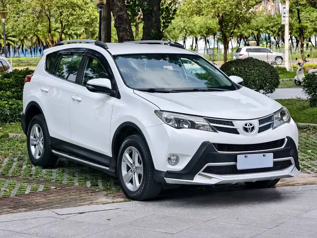 Toyota RAV4 — миниатюра 3