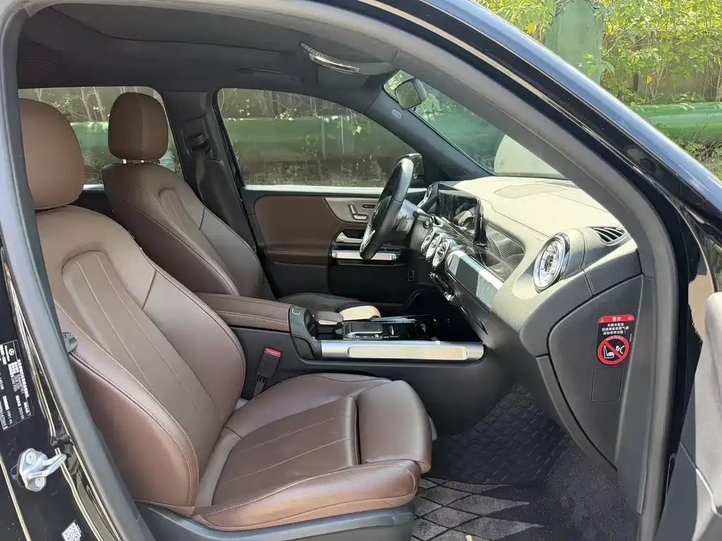 Mercedes-Benz GLB — миниатюра 10