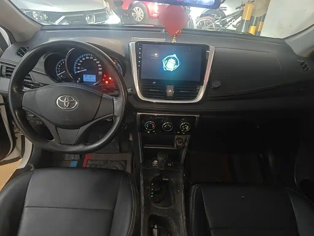Toyota Yaris L — миниатюра 10