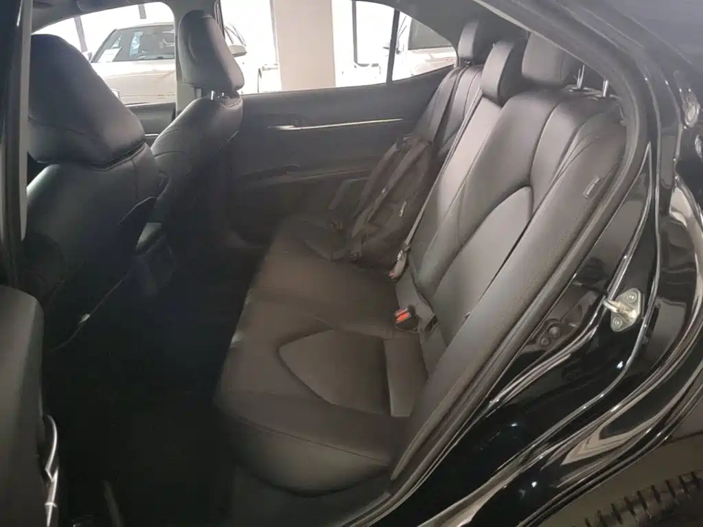 Toyota Camry — миниатюра 17