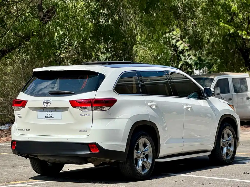 TOYOTA HIGHLANDER