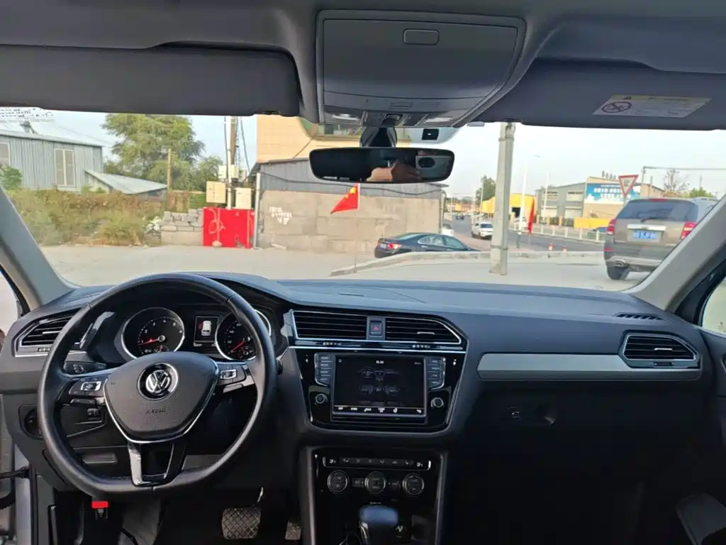 Volkswagen Tiguan L — миниатюра 10