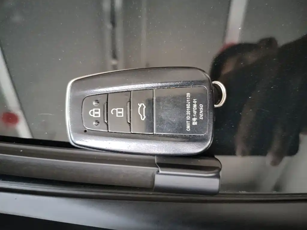 Toyota Camry — миниатюра 9