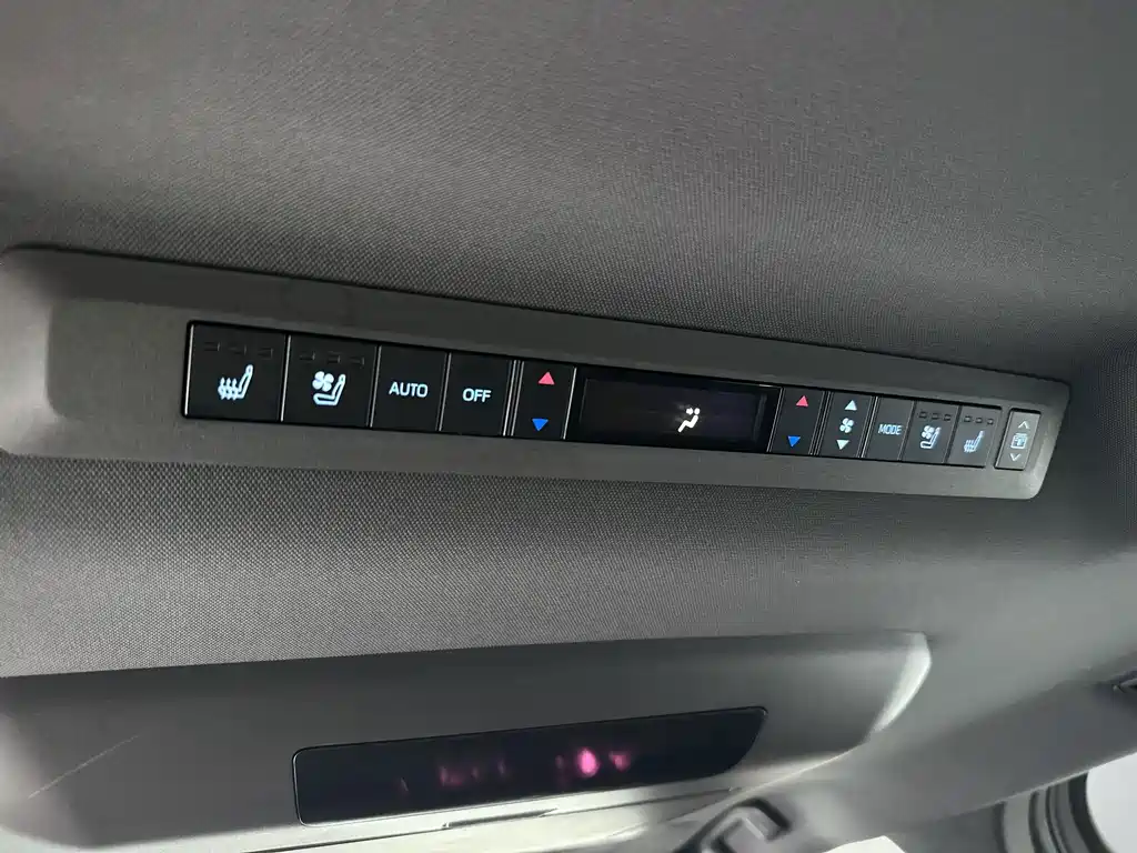 Toyota Sienna — миниатюра 11