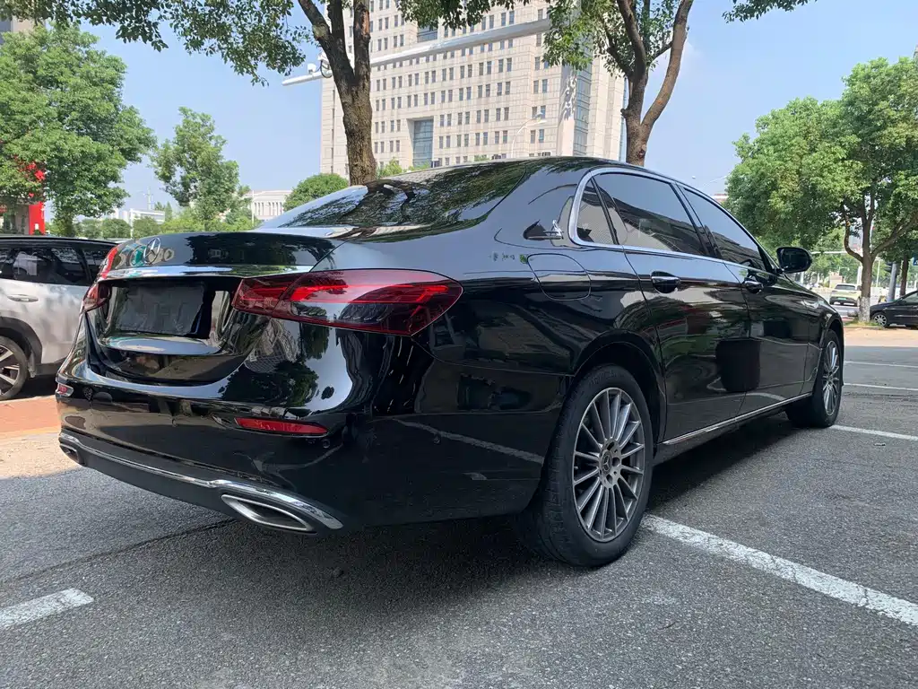 Mercedes-Benz E-Class — миниатюра 5