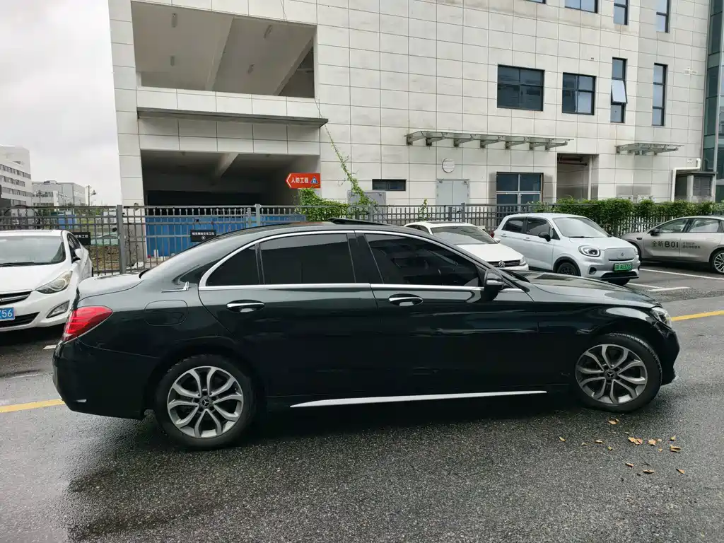 Mercedes-Benz C-Class — миниатюра 16