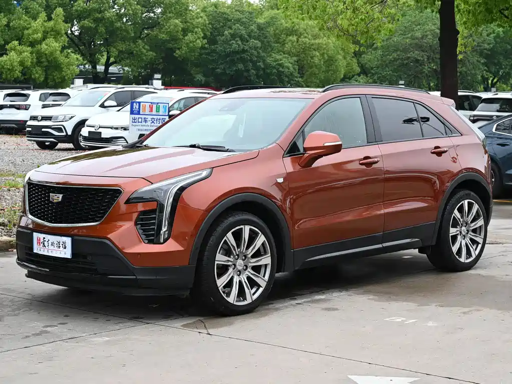 Купить Cadillac XT4