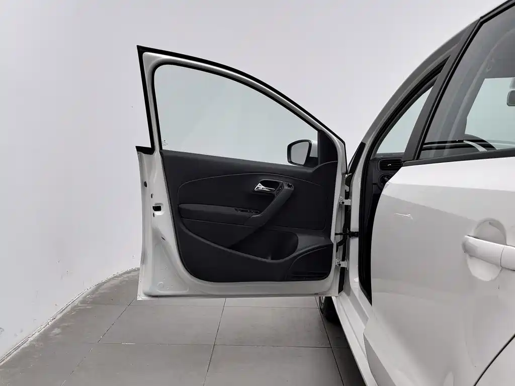 Volkswagen Polo — миниатюра 8