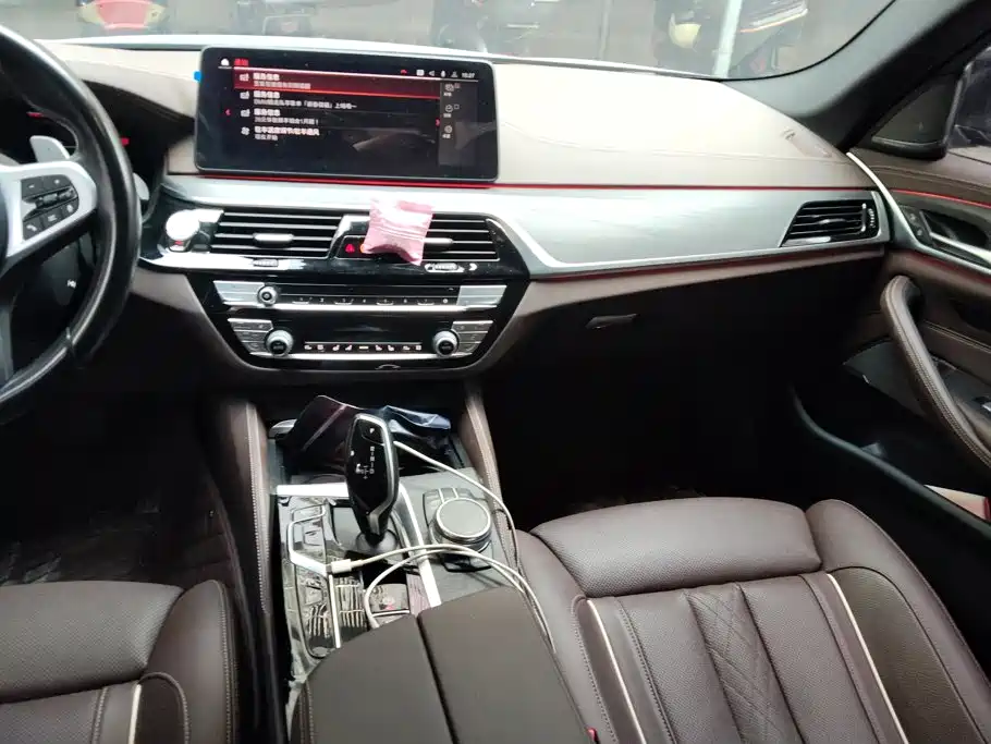 BMW 5 Series — миниатюра 13