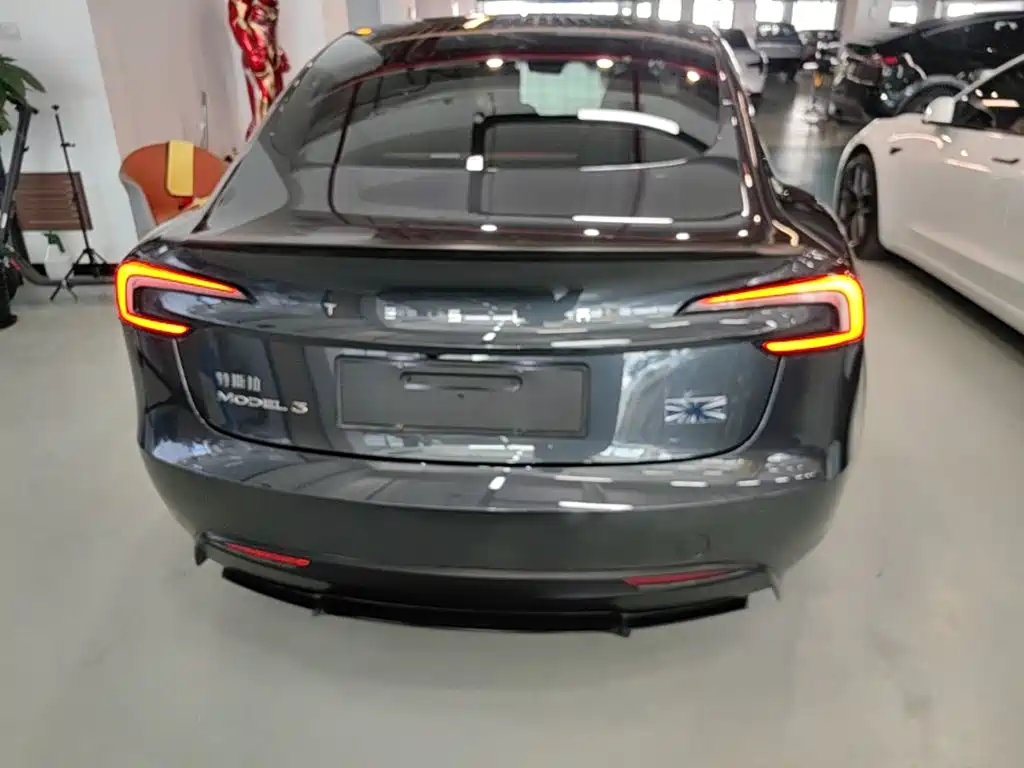 Tesla Model 3 — миниатюра 6