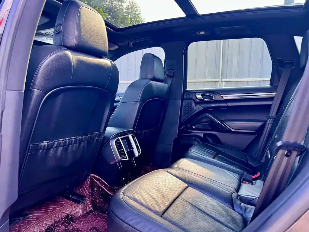 Porsche Cayenne — миниатюра 10